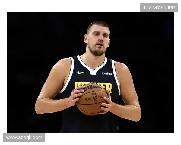 2022年NBA常规赛MVP约基奇展现出全面的大个子技术