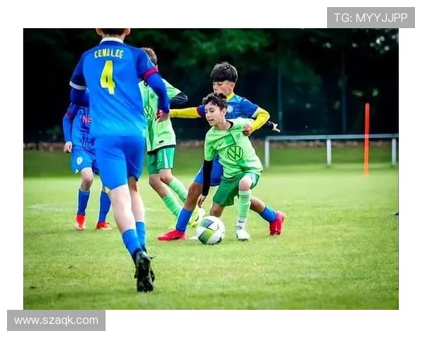 德甲球队开放训练现场照片合集及球迷互动介绍